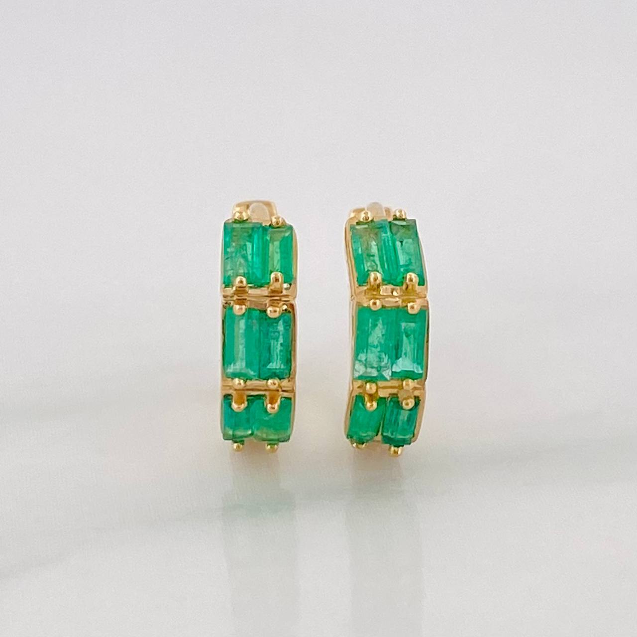 Candongas Carril Esmeraldas 0.41pts 1.45g / 1cm Oro Amarillo 18K