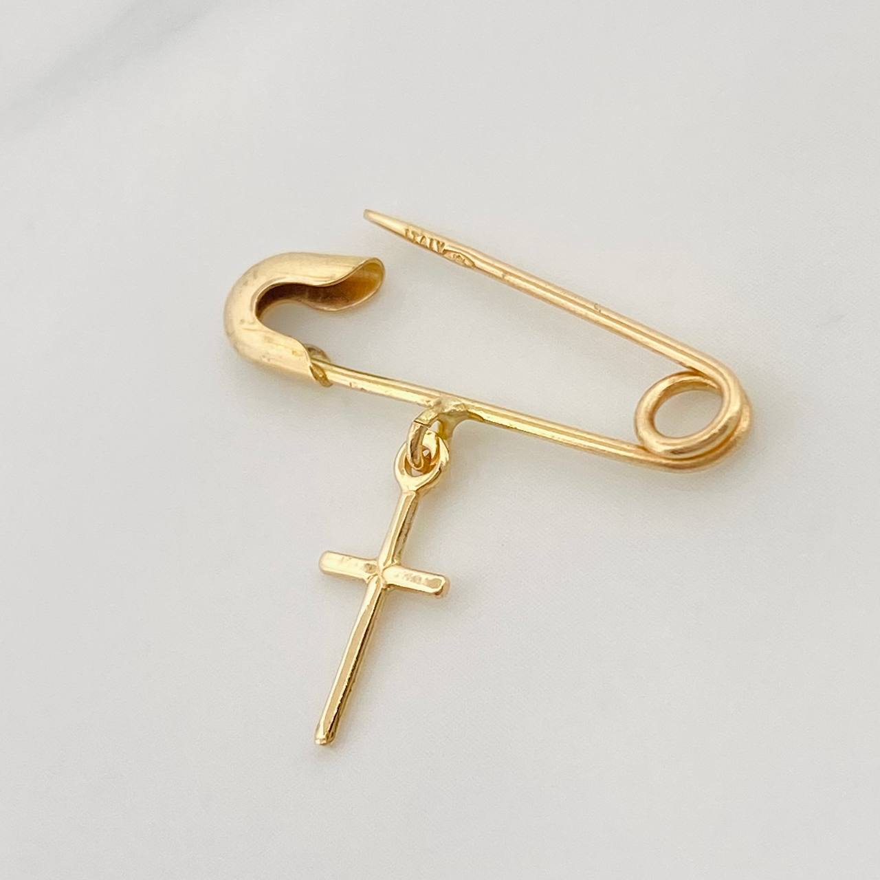Dije Gancho Nodriza Cruz 0.8g / 2.05cm Oro Amarillo 18K