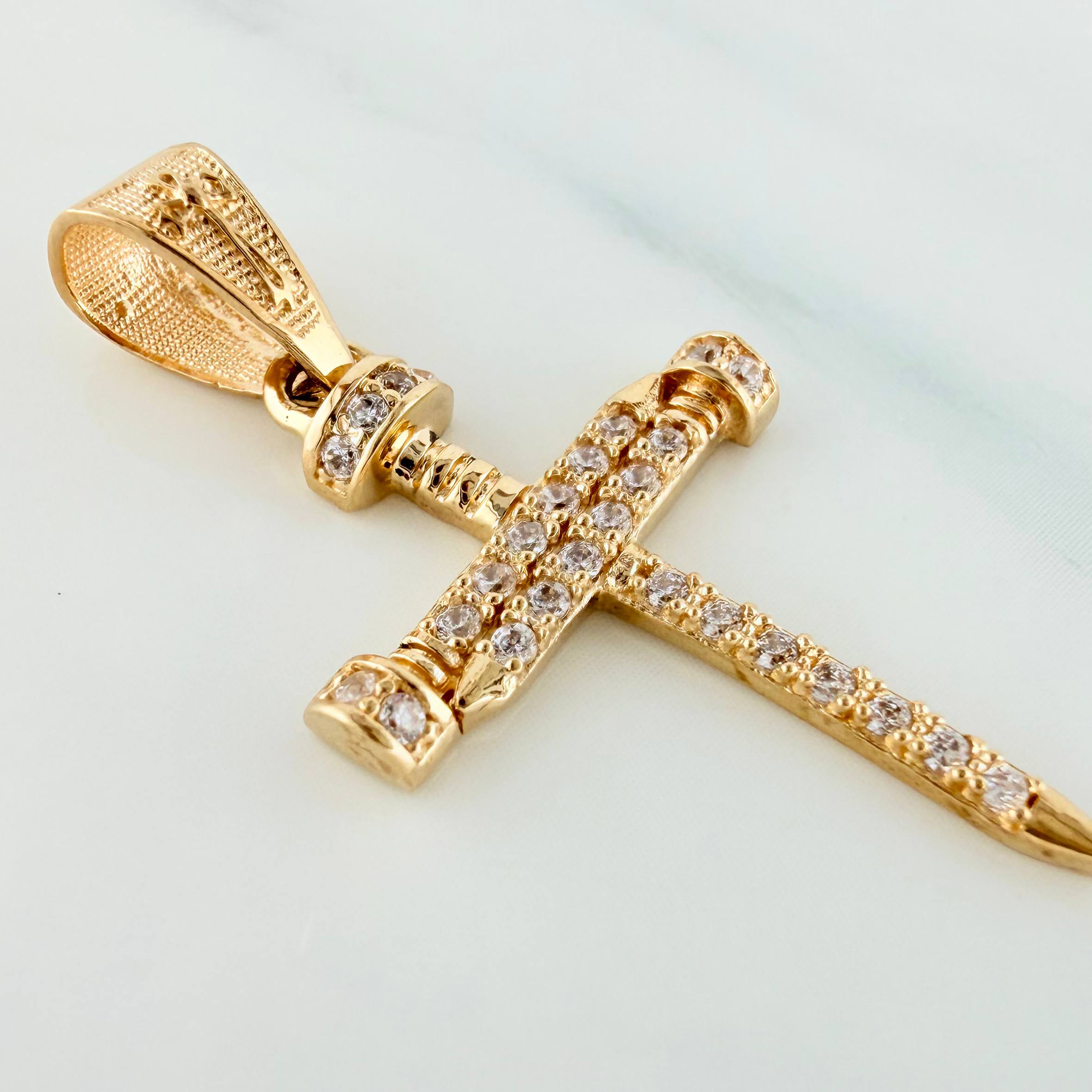 Dije Cruz Clavo 2.25 g / 3.4 cm Oro Amarillo 18K