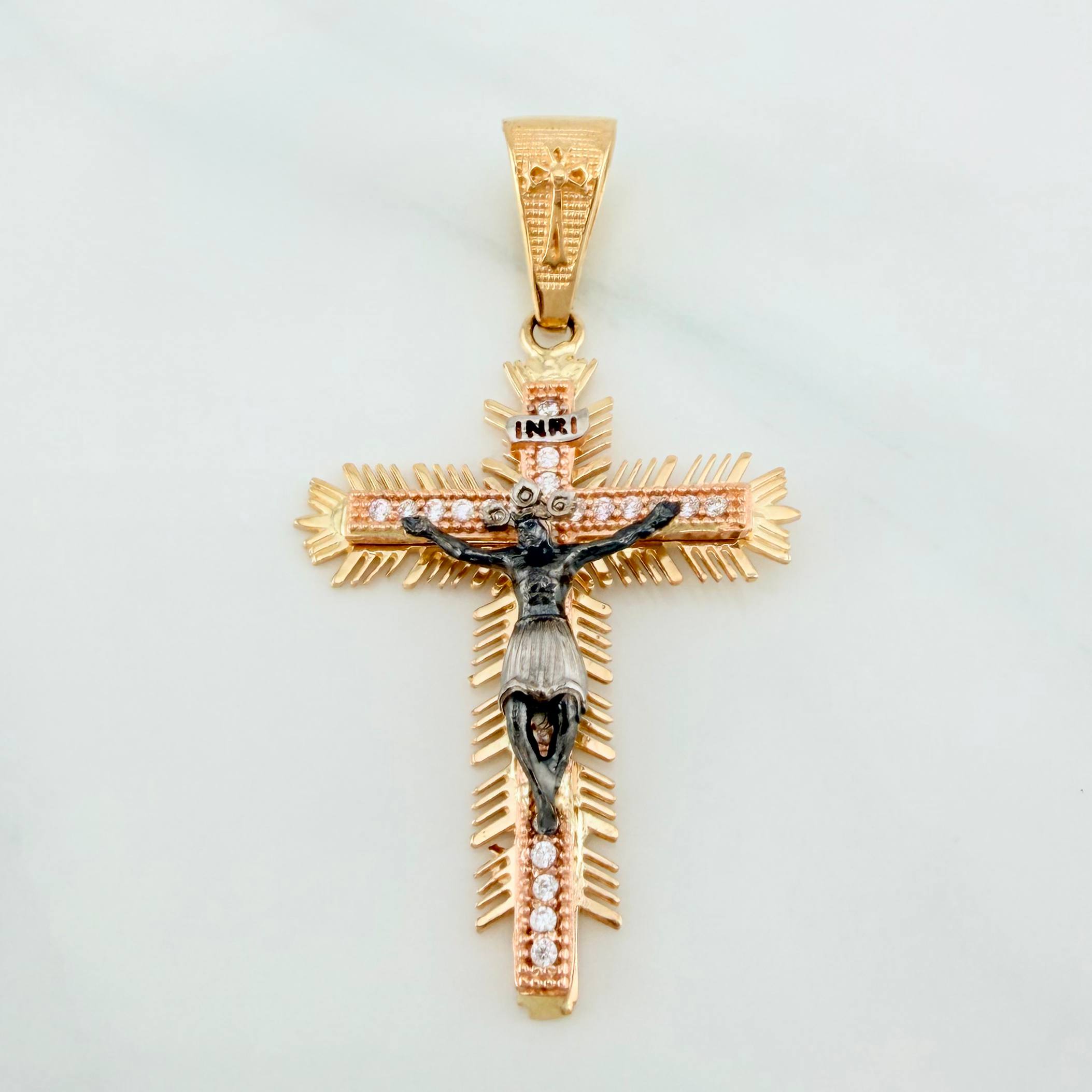 Dije Cruz Milagroso De Buga 5.65 g / 4.7 cm Tres Oros 18K