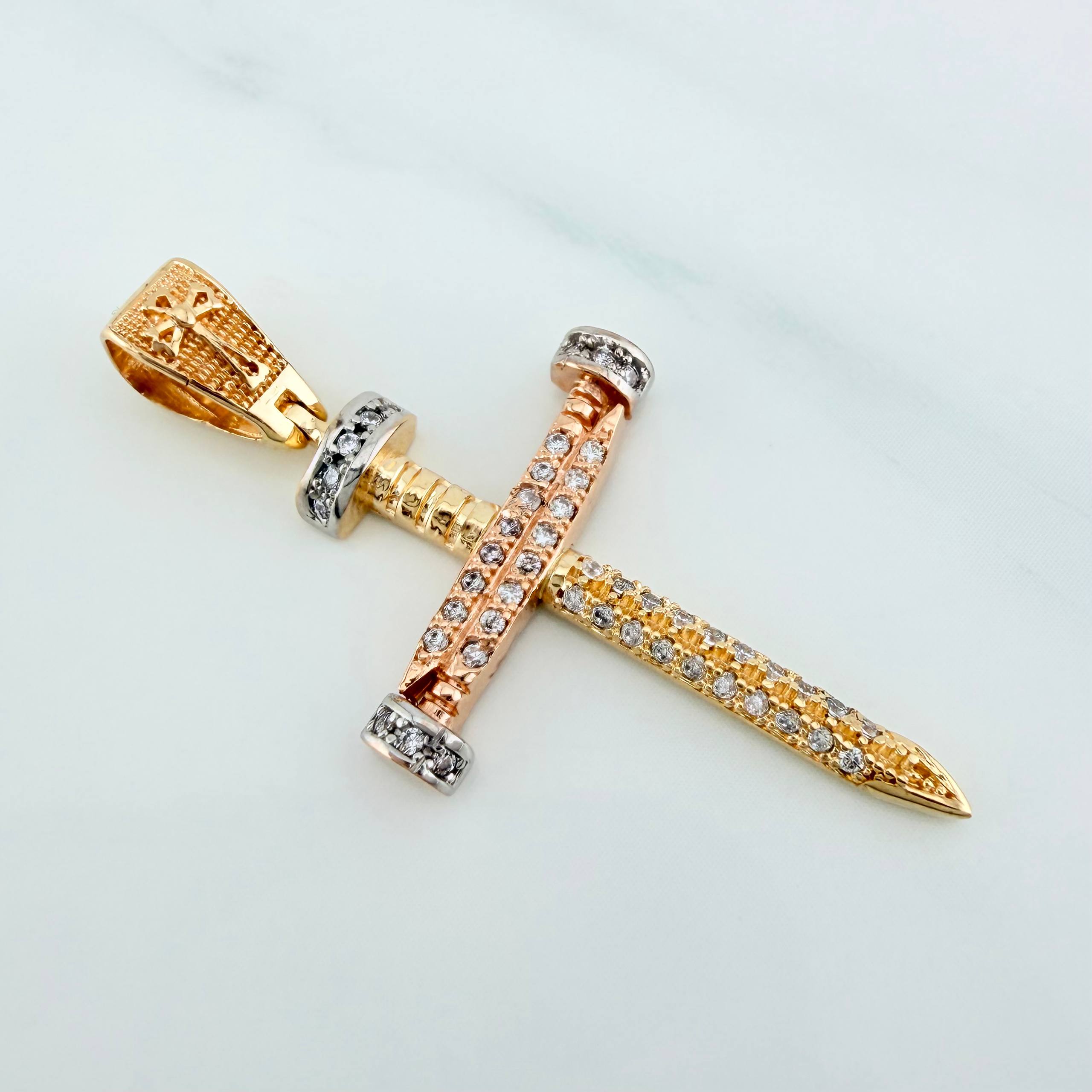 Dije Cruz Clavo 3.4 g / 4 cm Tres Oros 18K