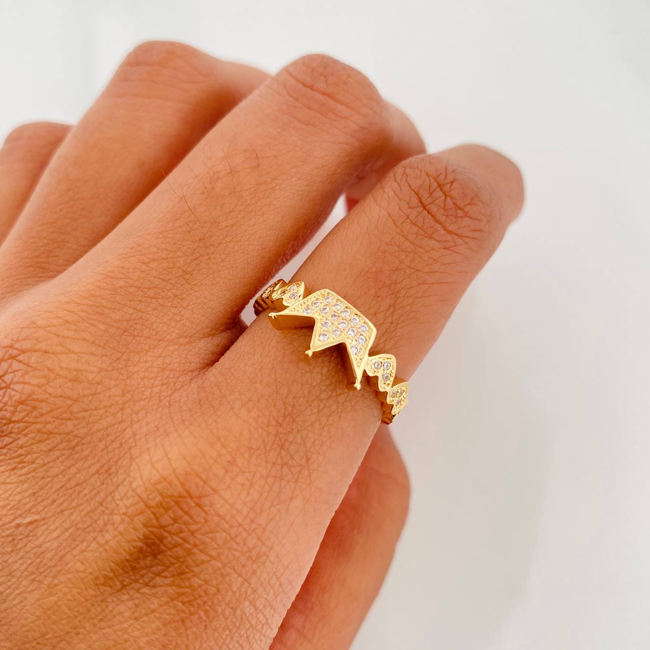 Anillo Corona Corazones 2.55 g / T7 Oro Amarillo 18K
