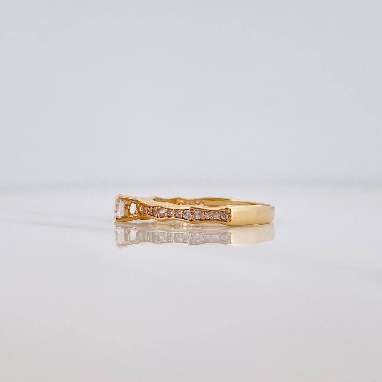 Anillo Solitario 2.1 g / T6 3/4 Oro Amarillo 18K