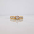 Anillo Solitario Doble Linea Incrustada 3.15 g / T5 1/4 Dos Oros Amarillo Blanco 18K