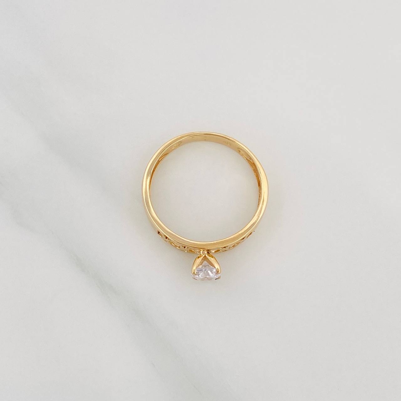 Anillo Banda Corazones 1.95 g / T6 Oro Amarillo 18K
