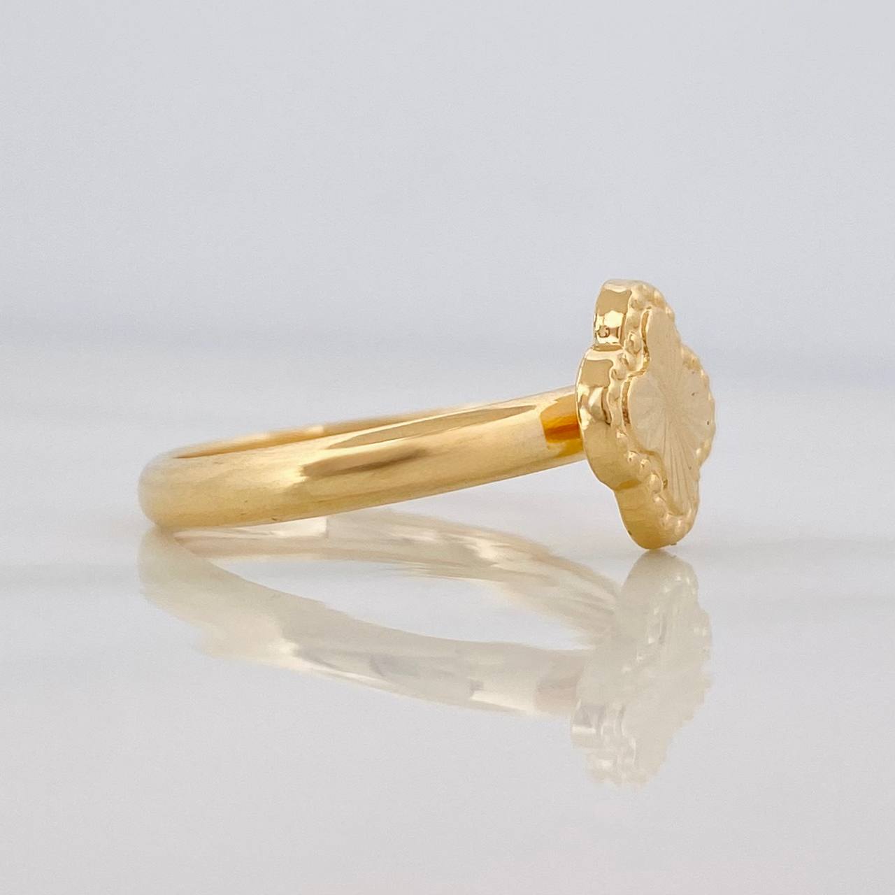 Anillo Trebol 1.05g / T7 1/4 Oro Amarillo 18K