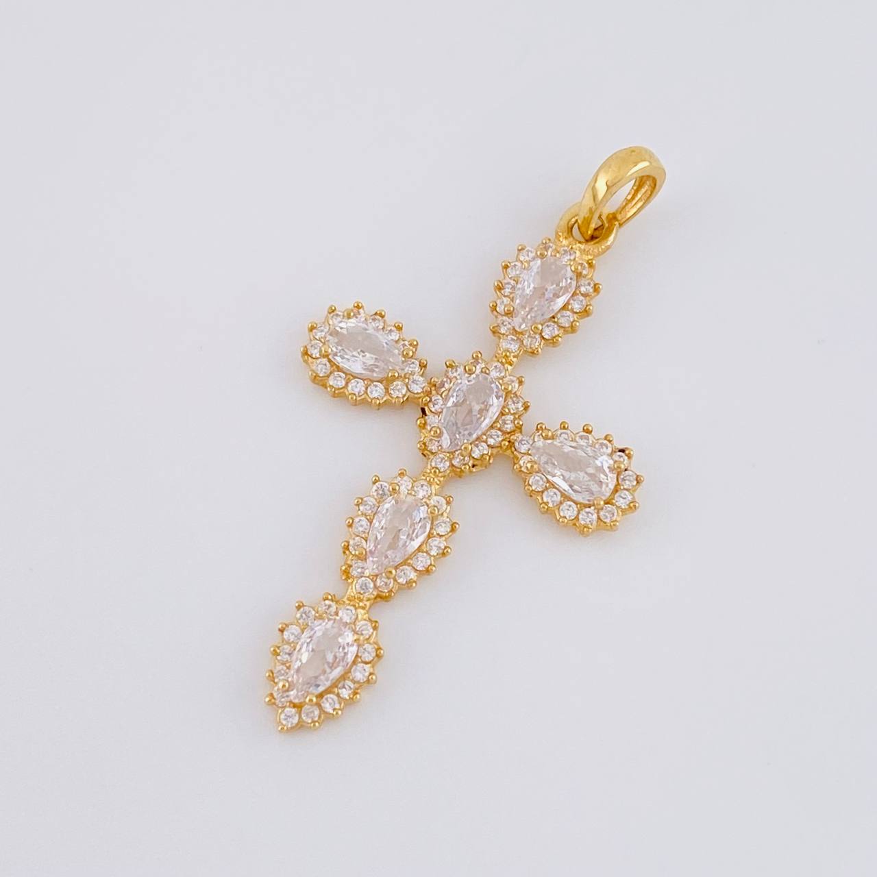 Dije Cruz Tupida Ovalada 2.4g / 3.9cm Oro Amarillo 18K