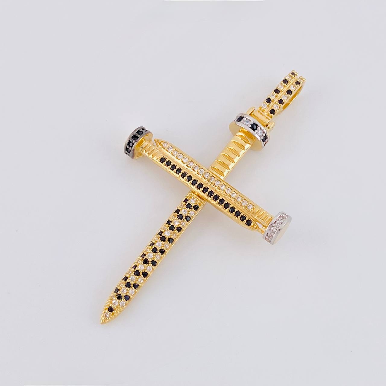 Dije Cruz Clavo 6.9g / 5.8cm Oro Amarillo 18K