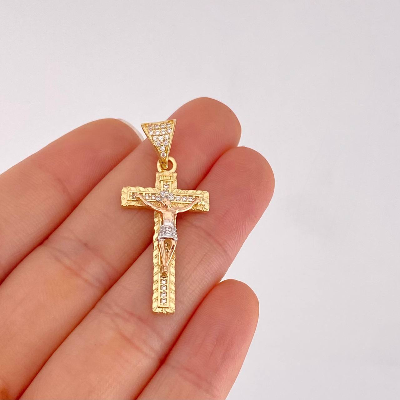 Dije Cruz Cristo 3.95g / 3.8cm Tres Oros 18K