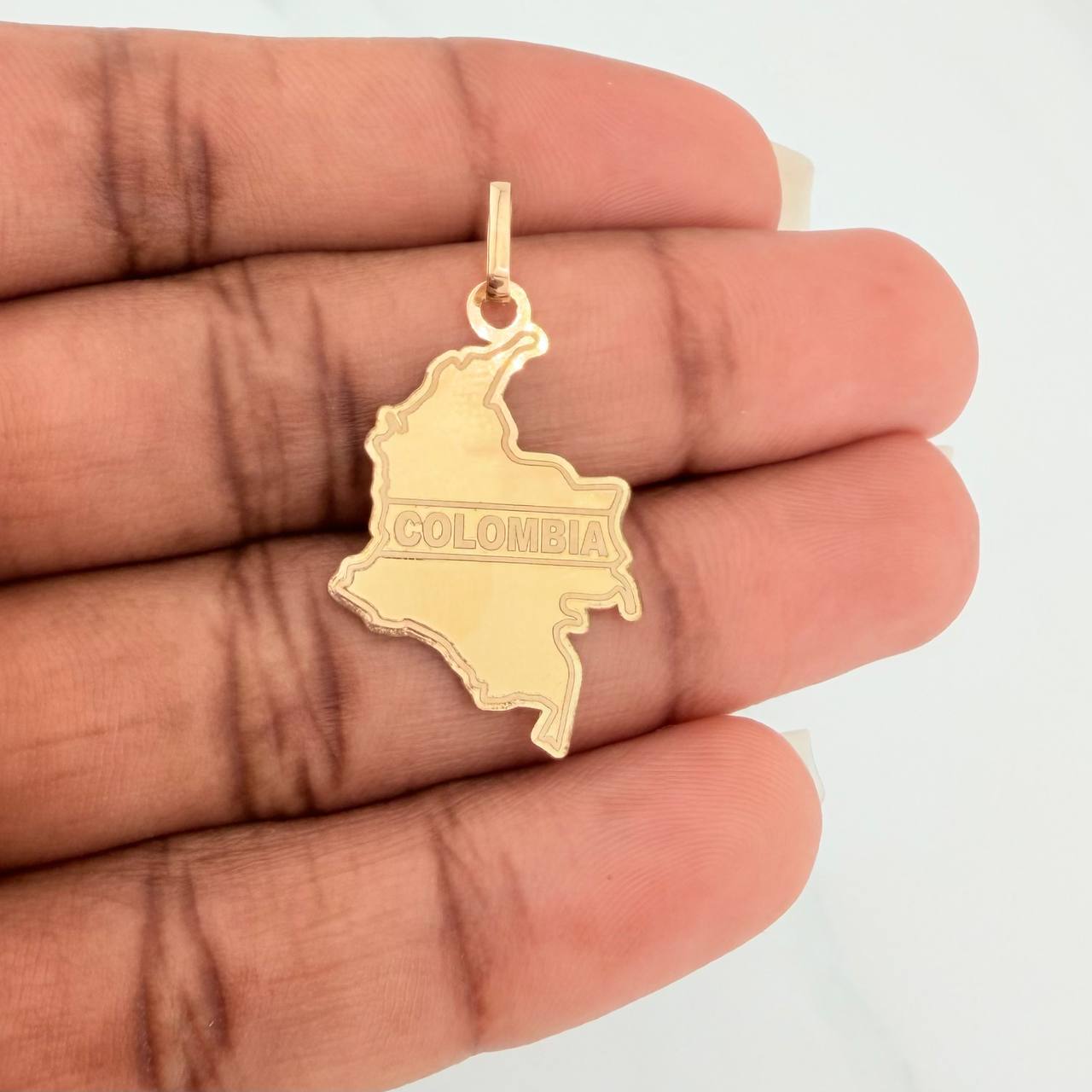 Dije Mapa Colombia 0.85gr / 3.2cm / Oro Amarillo 18K &