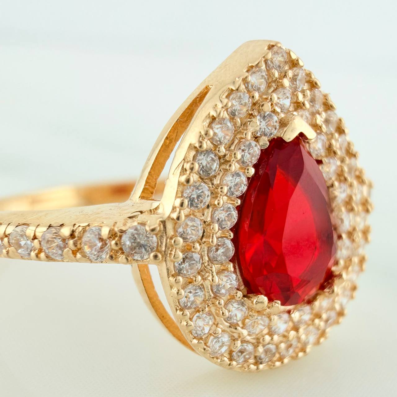 Anillo Halo Gota 2.65gr / T7 / Oro Amarillo 18K $