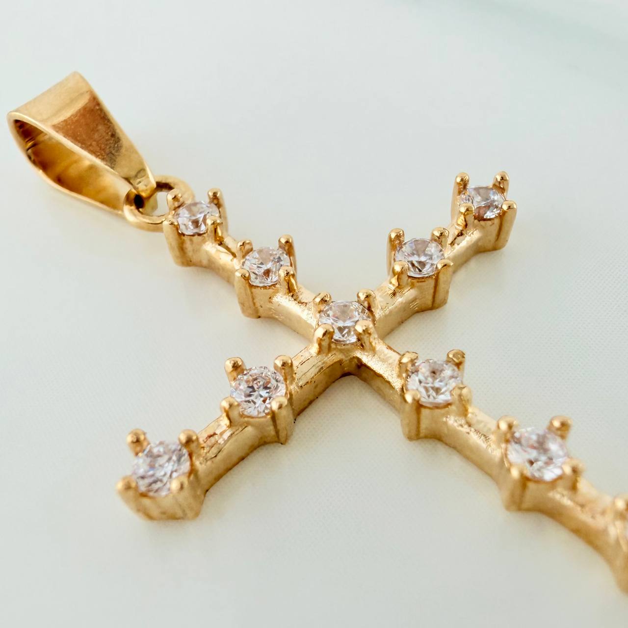 Dije Cruz  2.55gr / 4cm / Oro Amarillo 18K %