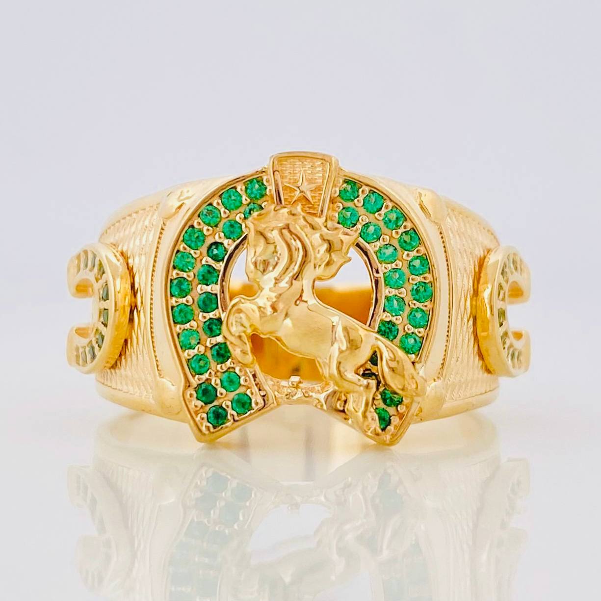 Anillo Herradura Caballo 7.55g / T9 Oro Amarillo 18K