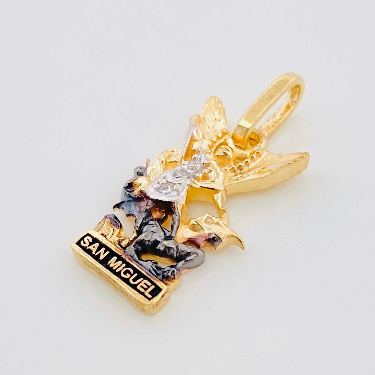 Dije San Miguel Arcángel 1.6g / 2.1cm Tres Oros 18K