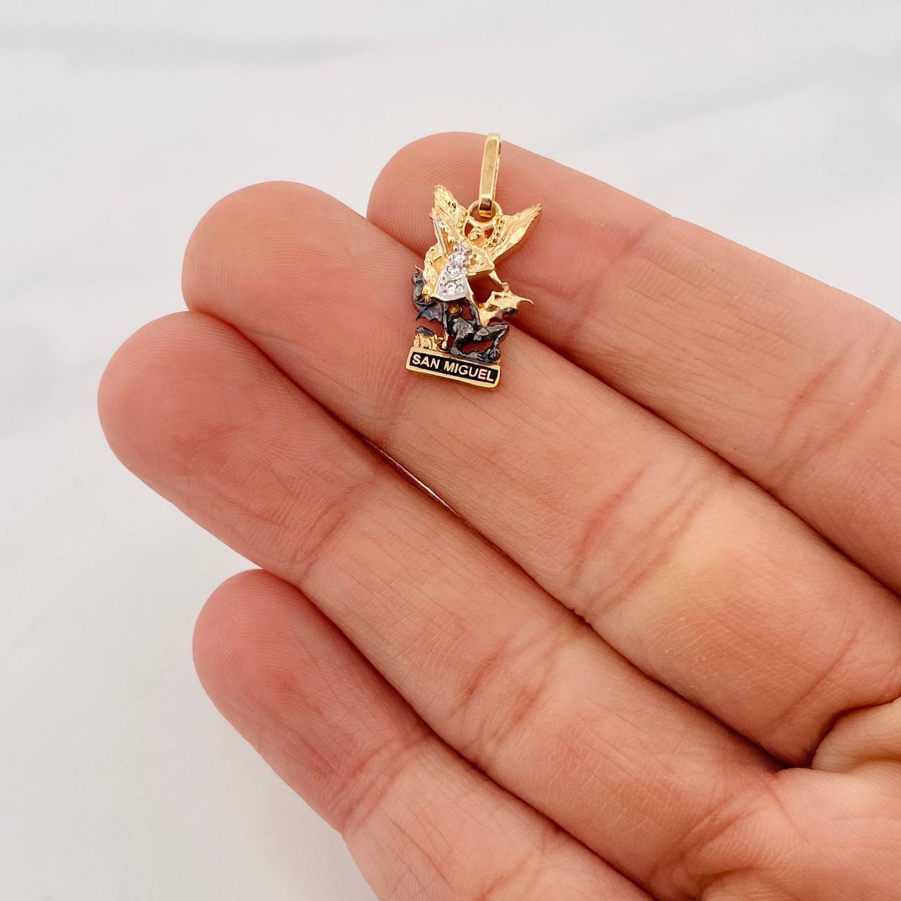 Dije San Miguel Arcángel 1.6g / 2.1cm Tres Oros 18K