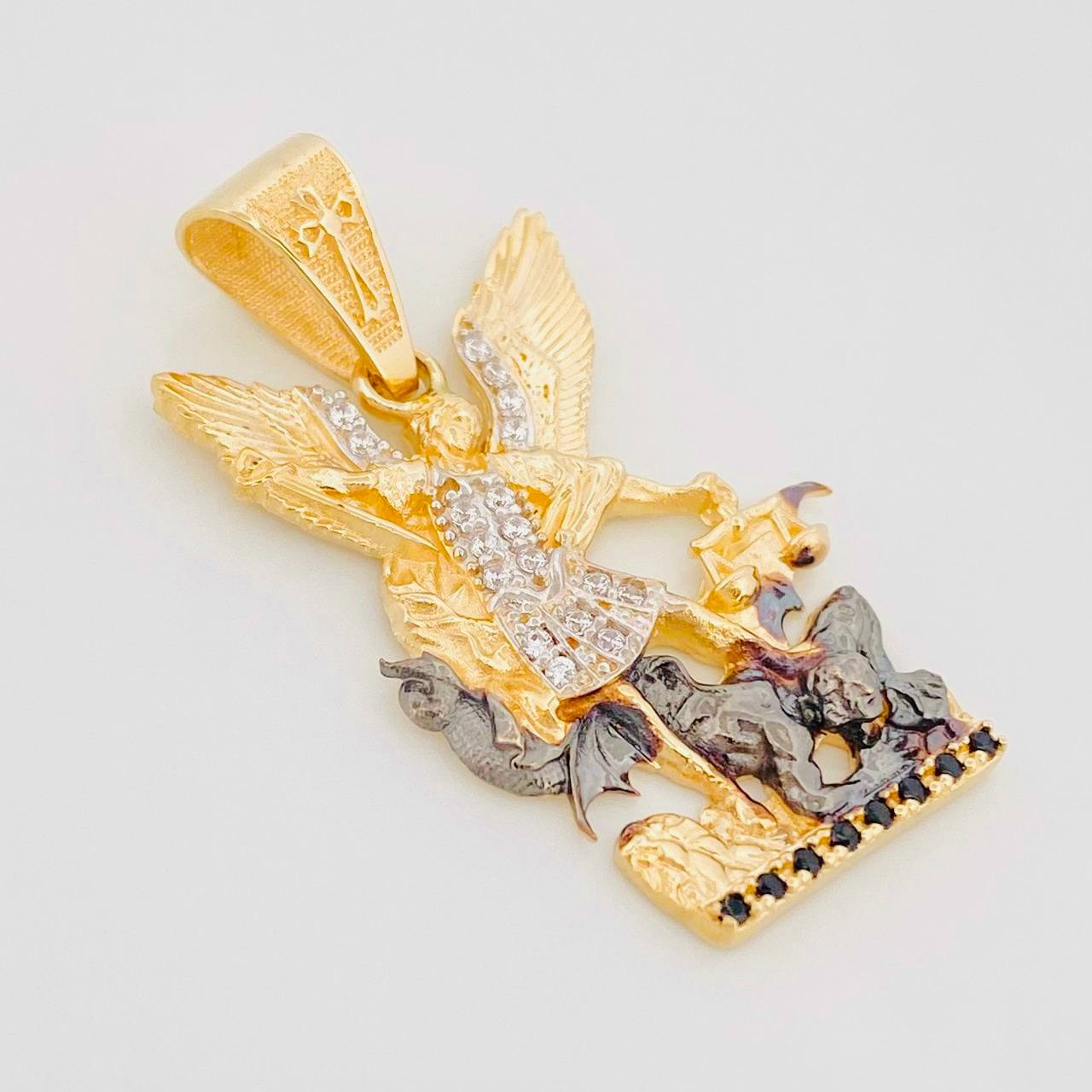 Dije San Miguel Arcángel 3.8g / 3.2cm Tres Oros 18K