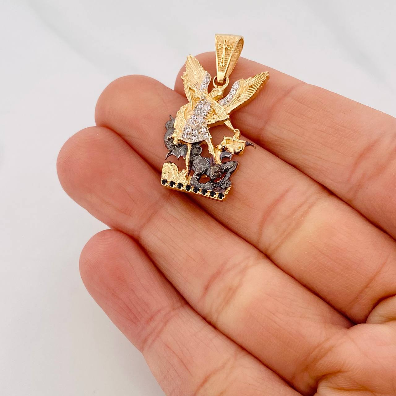 Dije San Miguel Arcángel 3.8g / 3.2cm Tres Oros 18K