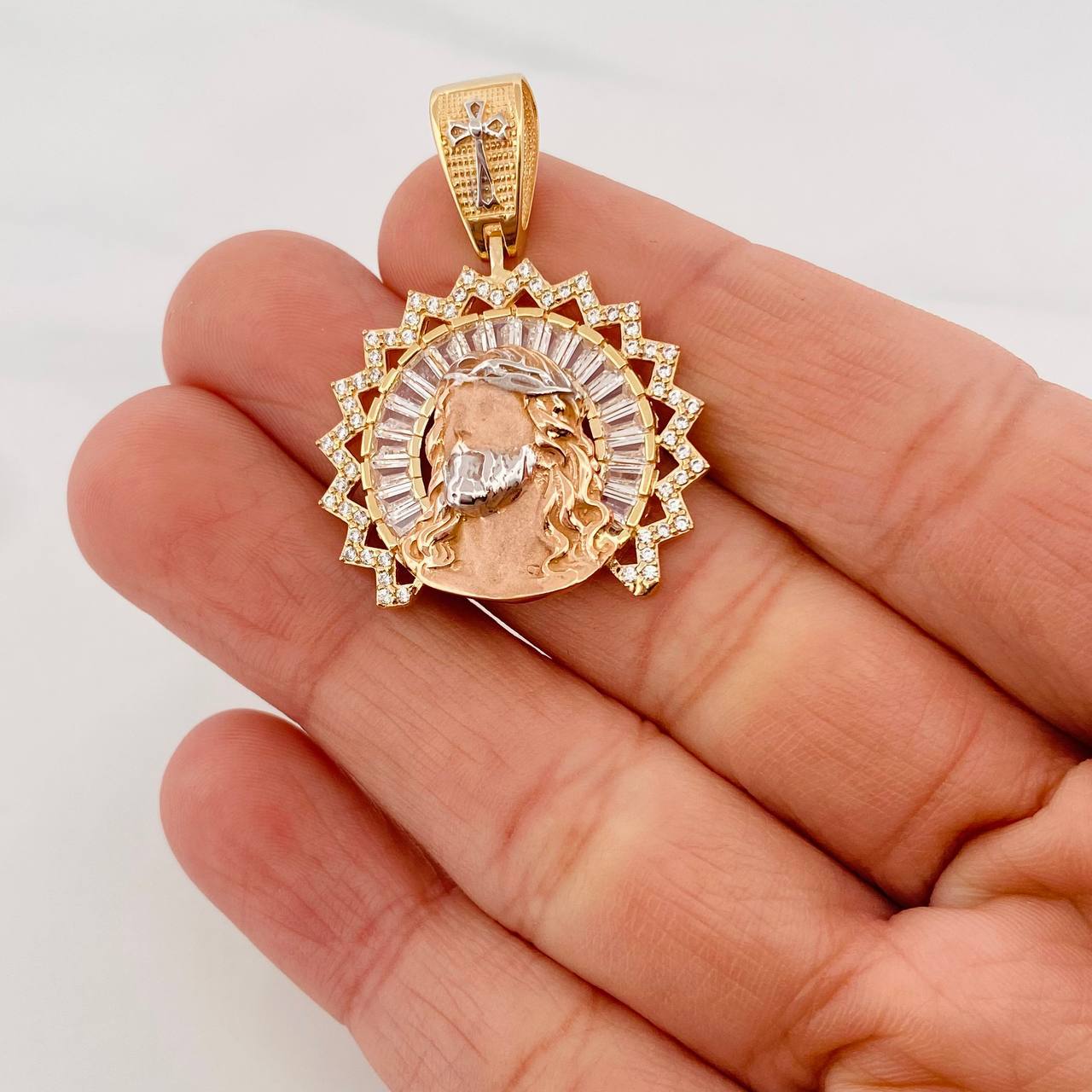 Dije Rostro de Cristo 7.6g / 3.5cm Tres Oros 18K