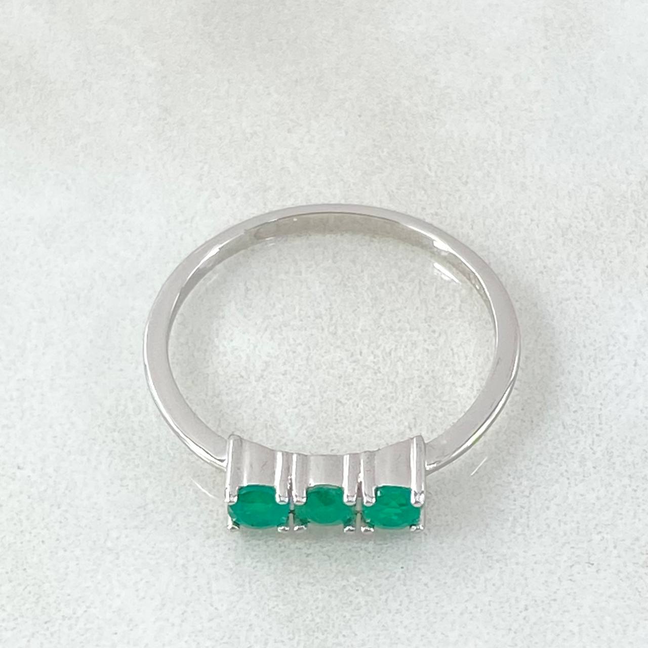 Anillo Trinity Esmeraldas 36pts 1.85gr / T7 1/2 / Oro Blanco 18K