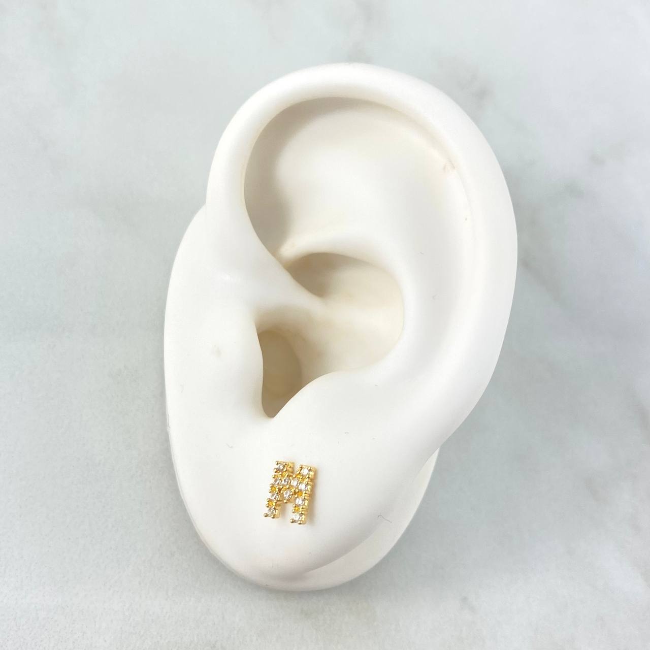 Topos Letra M 0.85gr / 6mm Circones Blancos Oro Amarillo 18K