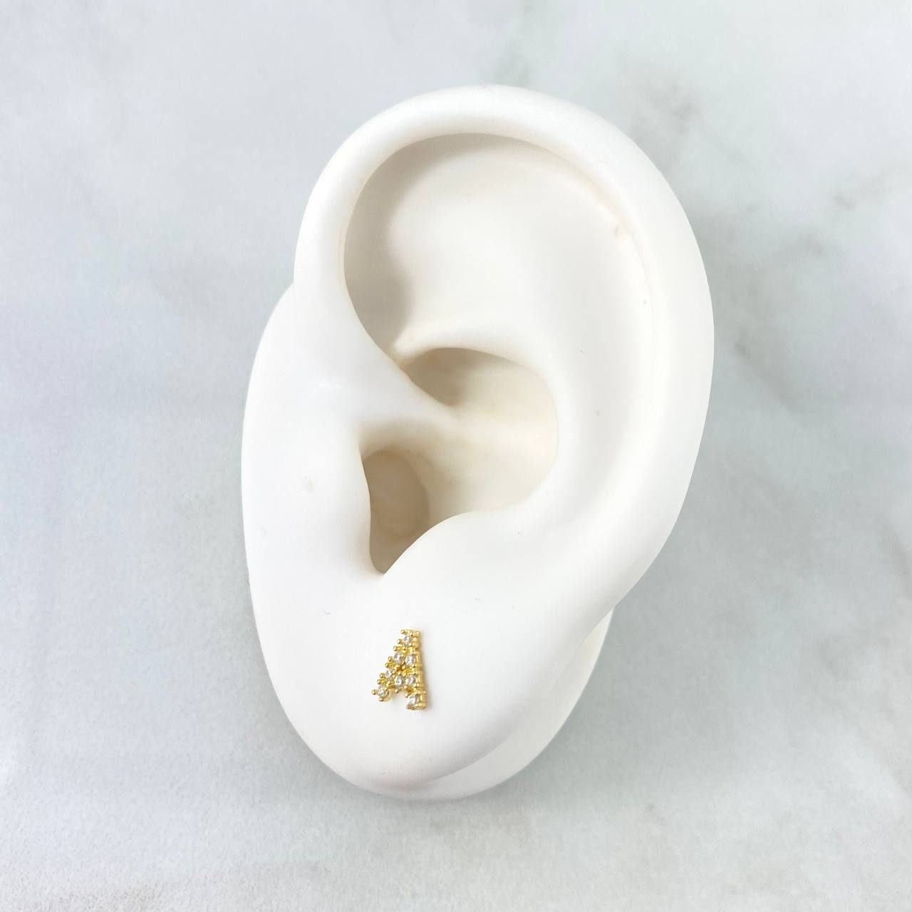 Topos Letra A 0.7gr / 6mm Circones Blancos Oro Amarillo 18K ©