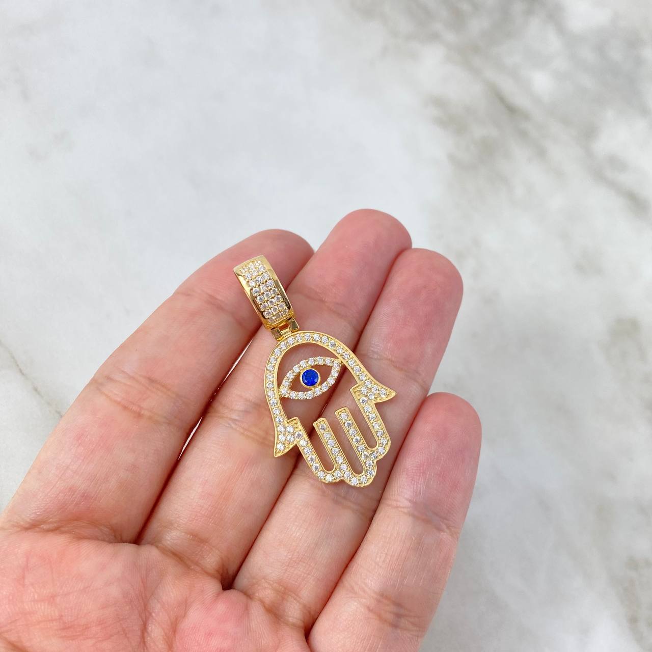 Dije Mano Hamsa 4.7gr / 4cm / Circones Blancos-Azul Oro Amarillo