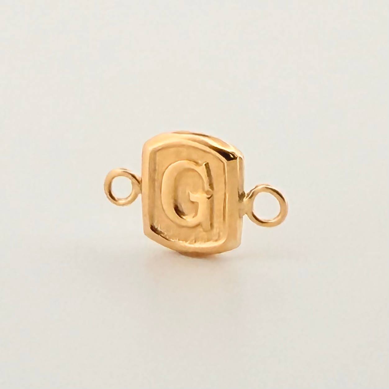 Herraje Letra G 0.3gr / 1.2cm / Oro Amarillo 18K *