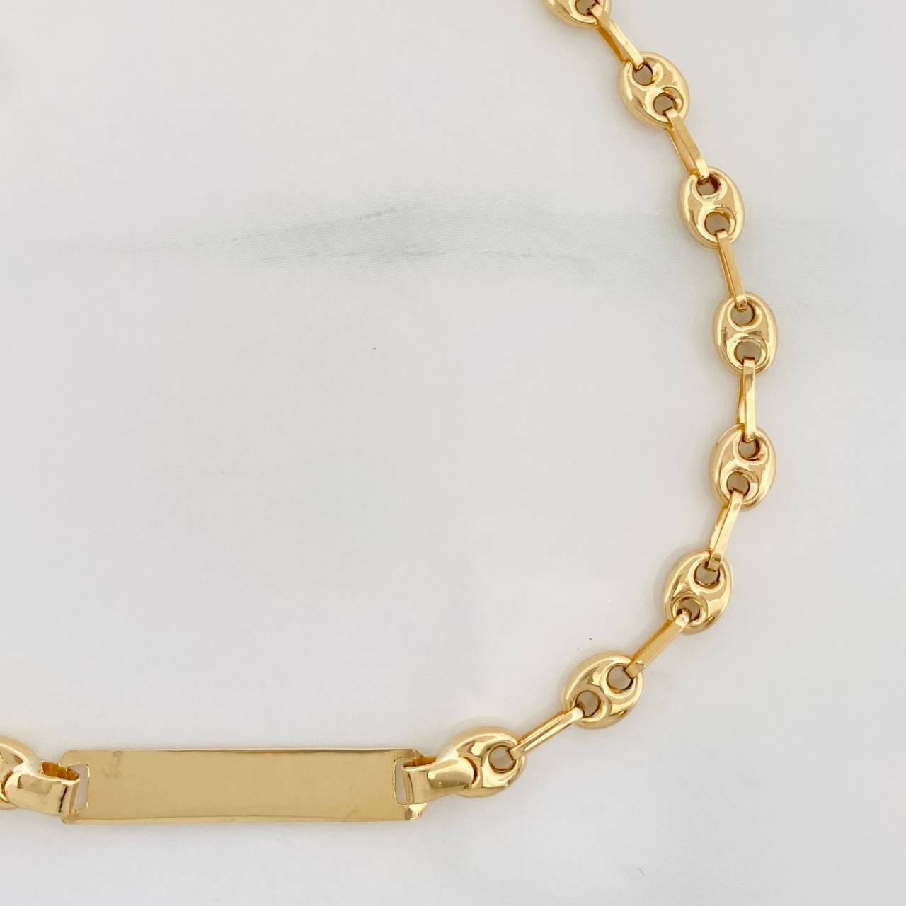 Pulso GC Placa Rectangular 2.2g / 17.05cm / 3.69mm Oro Amarillo 18K