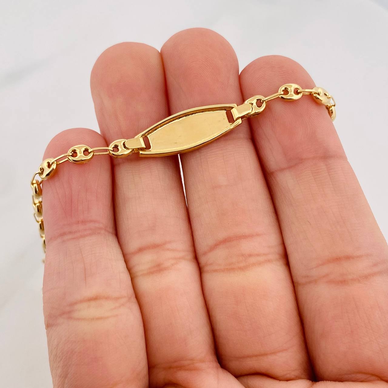 Pulso Bebé GC Ovalada 1.9g / 14.05cm / 3.44mm Oro Amarillo 18K