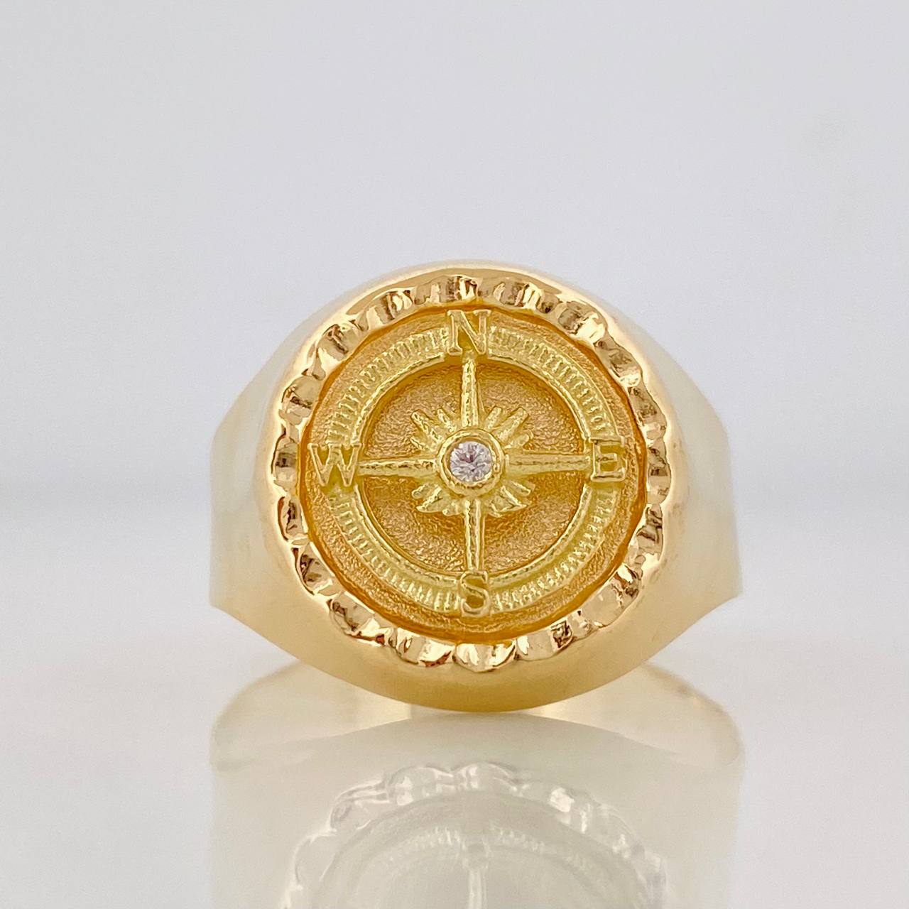 Anillo Sello Bordeado Brújula 3.45g / T8 1/2 Oro Amarillo 18K