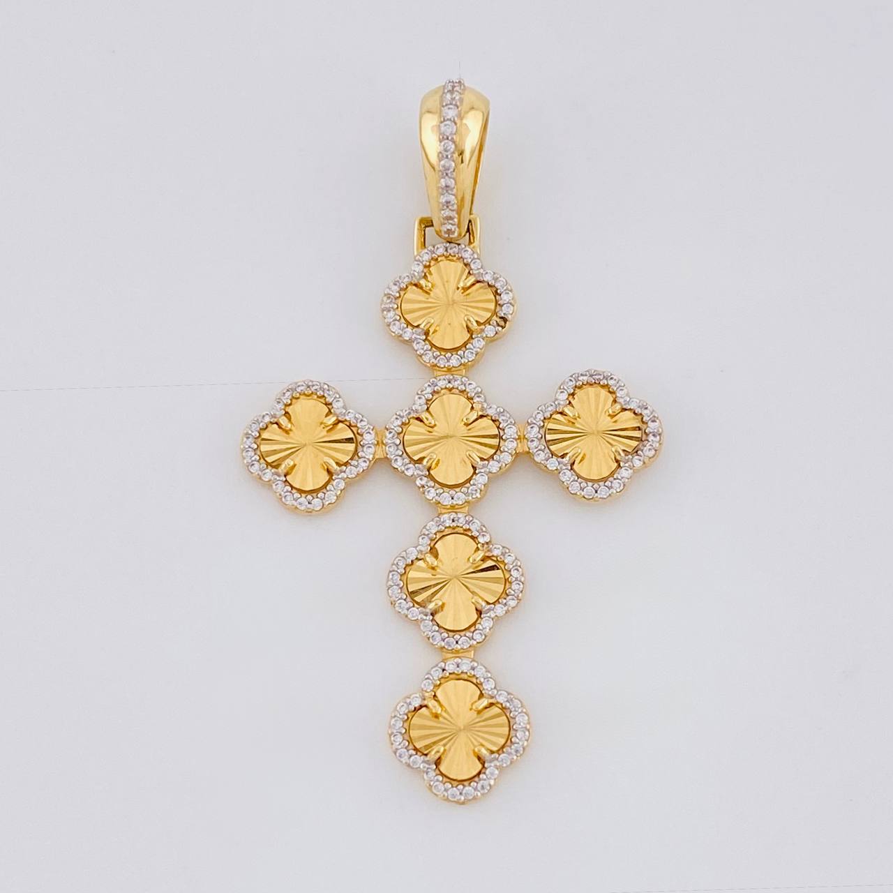 Dije Cruz Trébol 4.8g / 4.9cm Oro Amarillo 18K