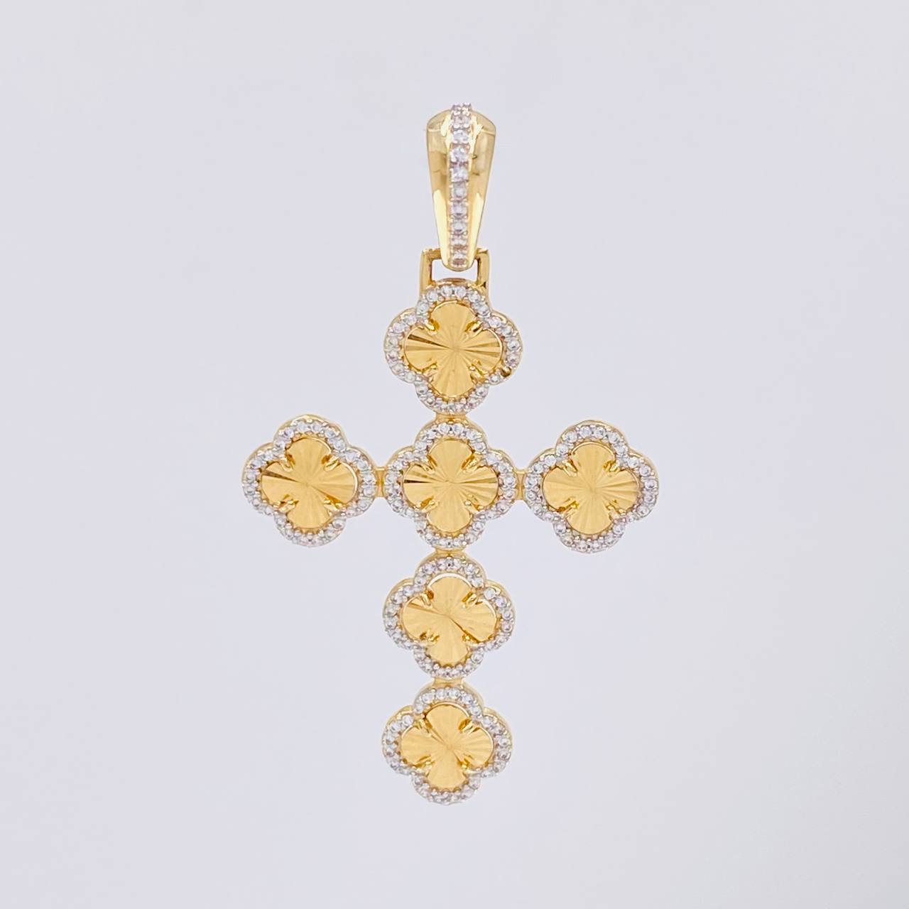 Dije Cruz Trébol 4.8g / 4.9cm Oro Amarillo 18K