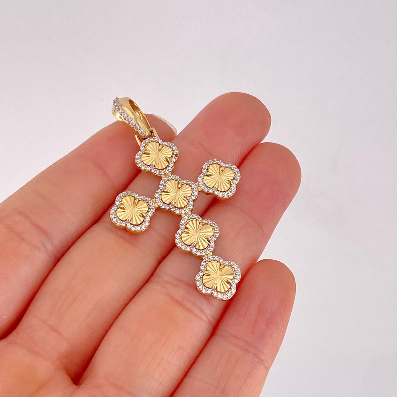 Dije Cruz Trébol 4.8g / 4.9cm Oro Amarillo 18K