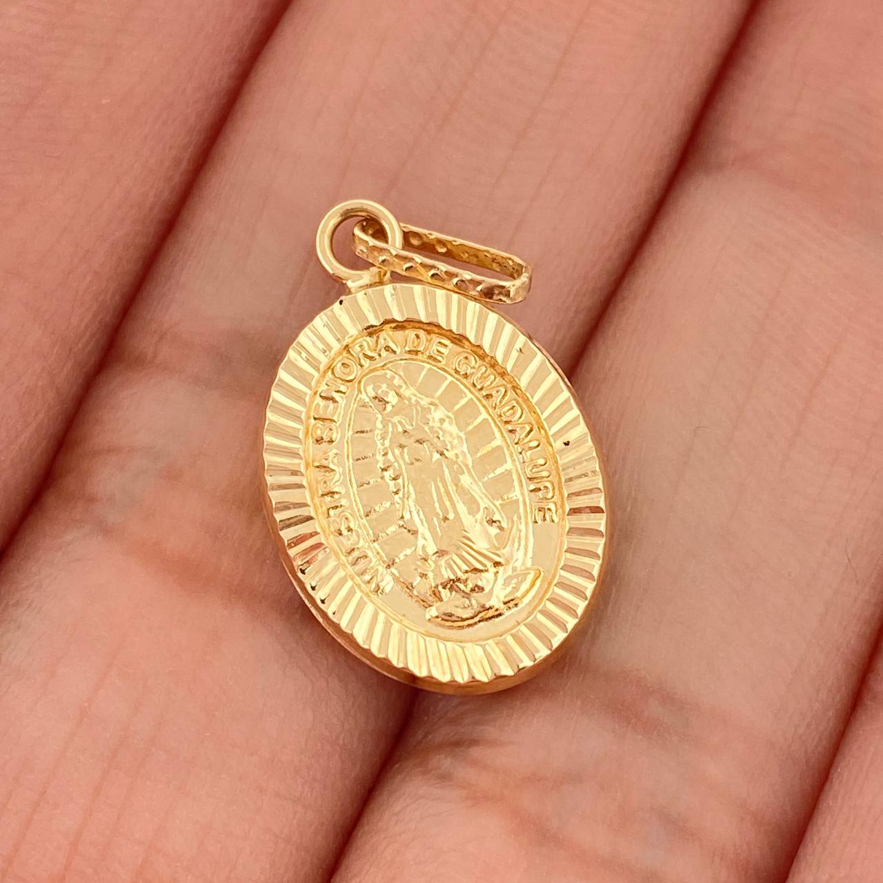 Dije Virgen Guadalupe 0.95gr / 2.5cm / Oro Amarillo 18K &
