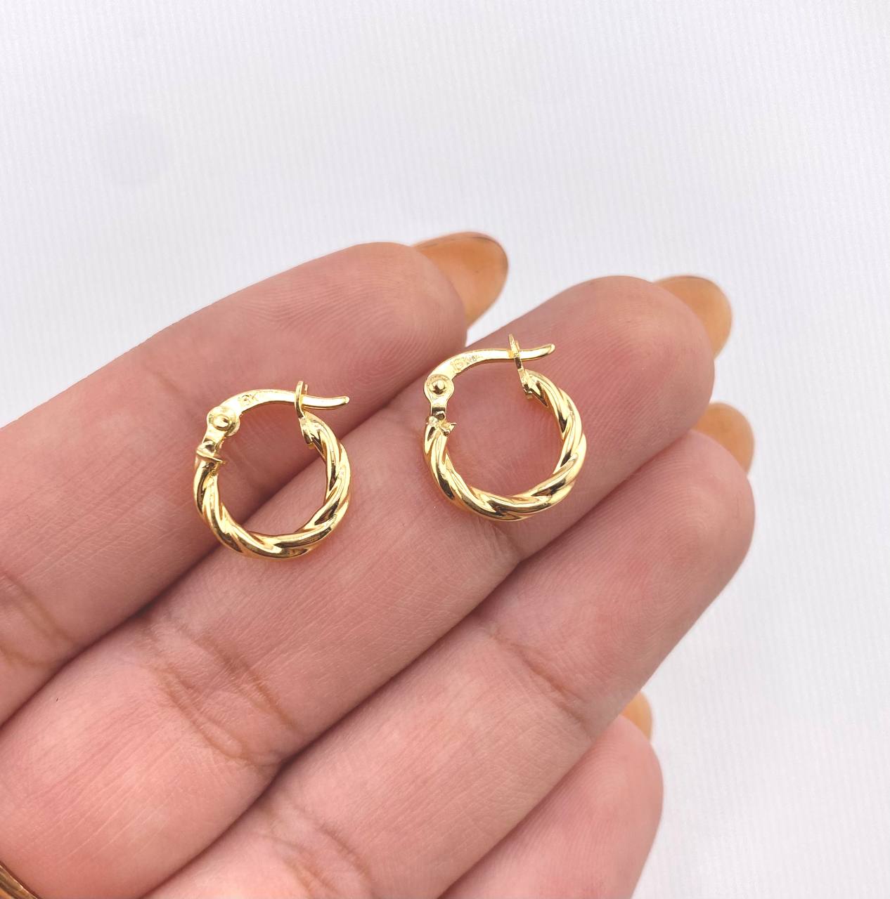 Candongas Emmi 0.85gr / 1.3cm / Oro Amarillo 18K *