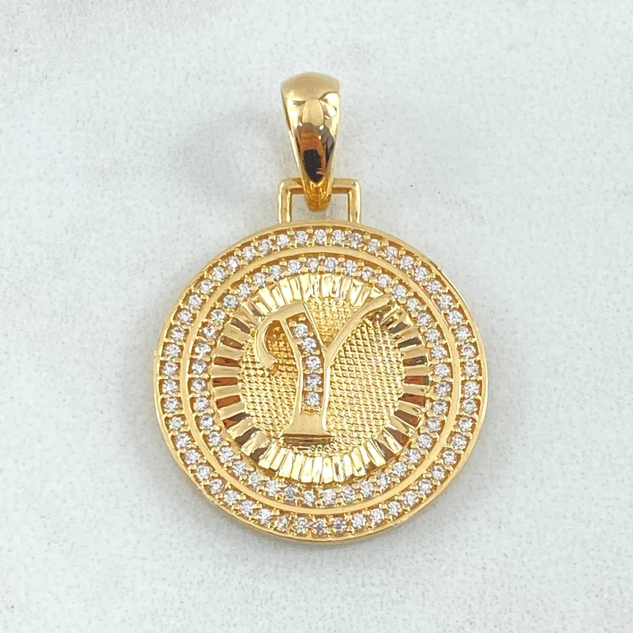 Dije Medalla Letra Y 4.65gr / 3cm / Oro Amarillo 18K *
