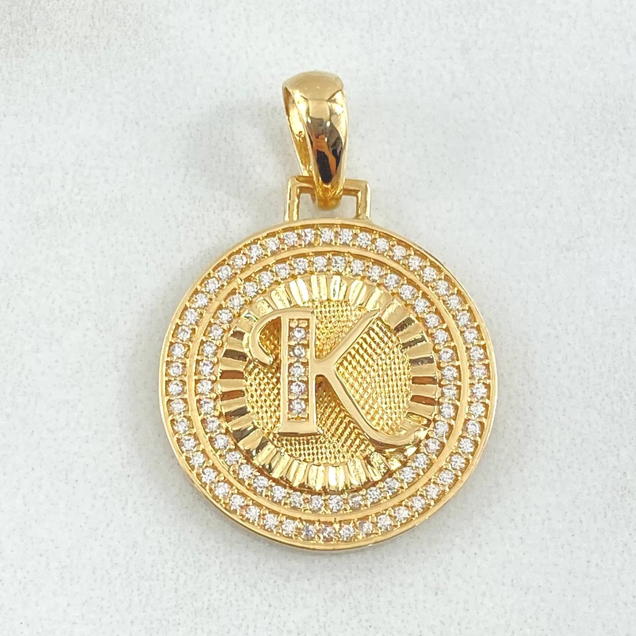 Dije Medalla Letra K 4.6gr / 3cm / Oro Amarillo 18K
