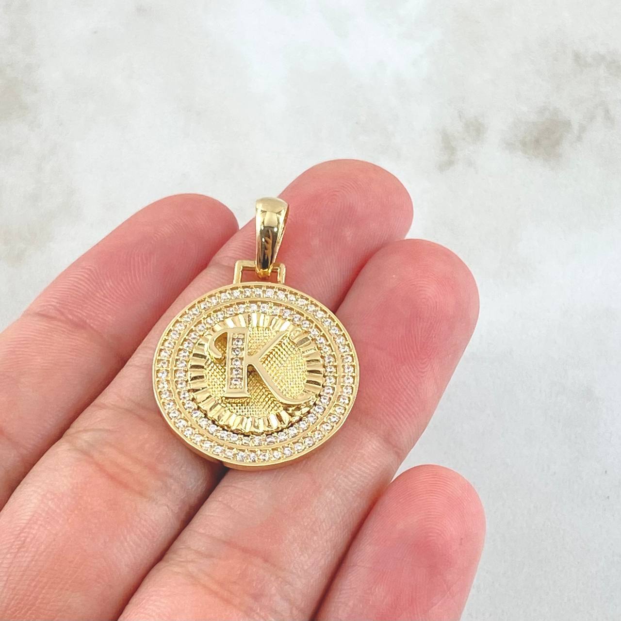 Dije Medalla Letra K 4.6gr / 3cm / Oro Amarillo 18K