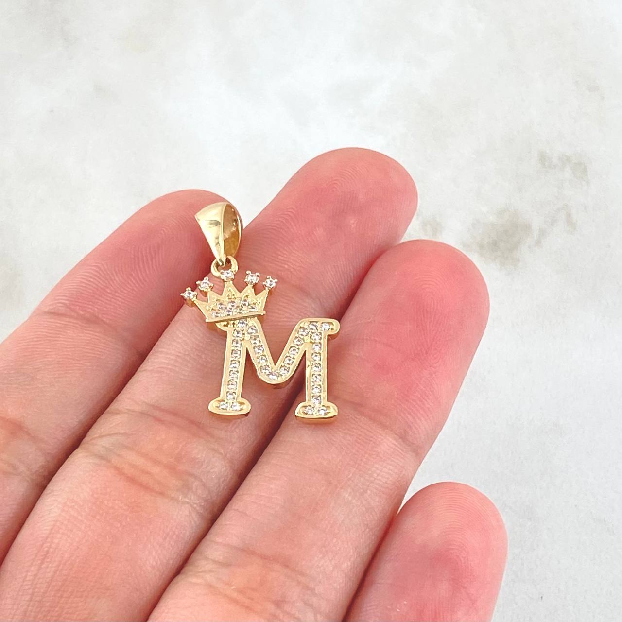 Dije Corona Letra M 2.1gr / 2.5cm / Oro Amarillo 18K