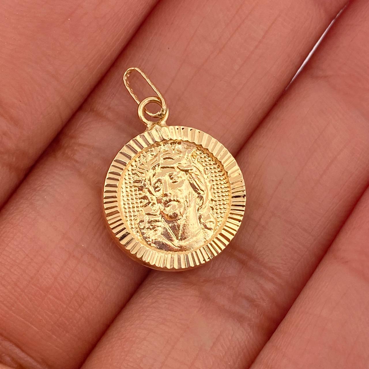 Dije Rostro Cristo 1.55gr / 2.3cm / Oro Amarillo 18K &