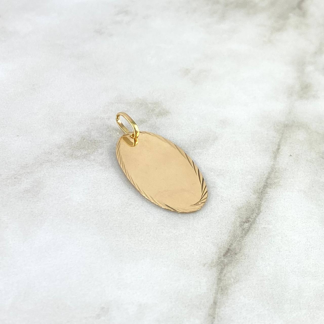 Dije Placa Ovalada 2.2gr / 2.9cm-3.5cm / Bordes Diamantados Oro Amarillo