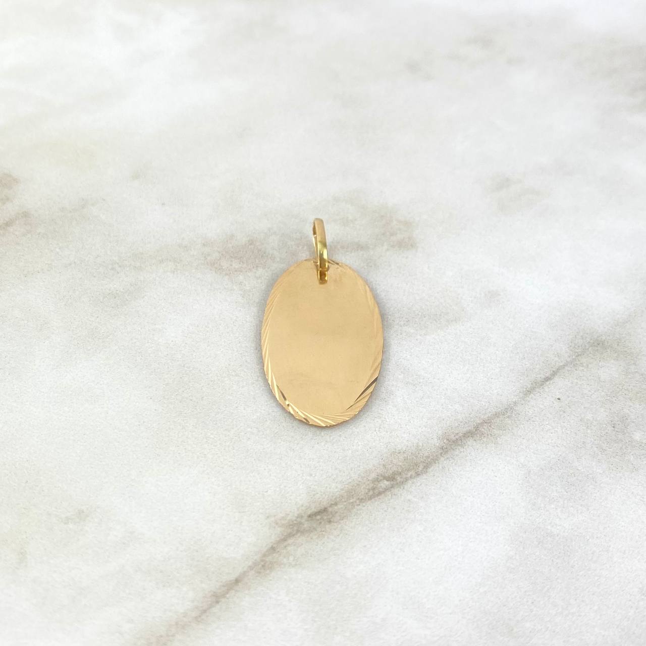 Dije Placa Ovalada 2.2gr / 2.9cm-3.5cm / Bordes Diamantados Oro Amarillo