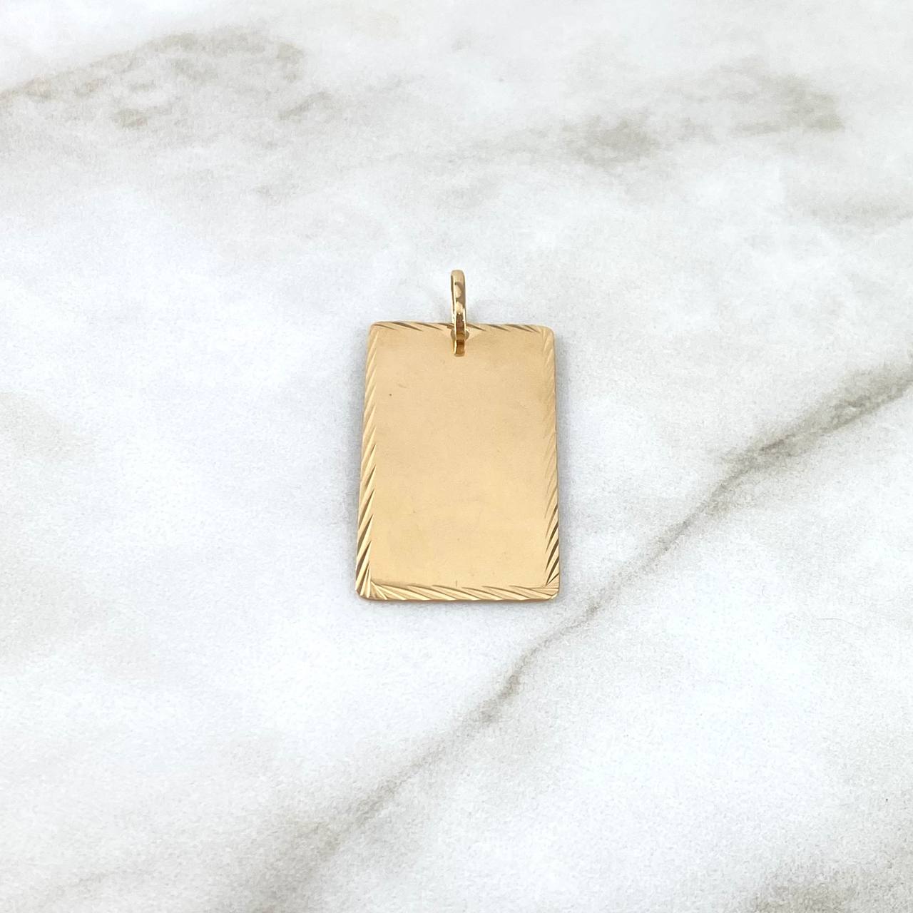 Dije Placa Rectangular 3.6gr / 3.8cm / 33mm*18mm Bordes Diamantados Oro Amarillo