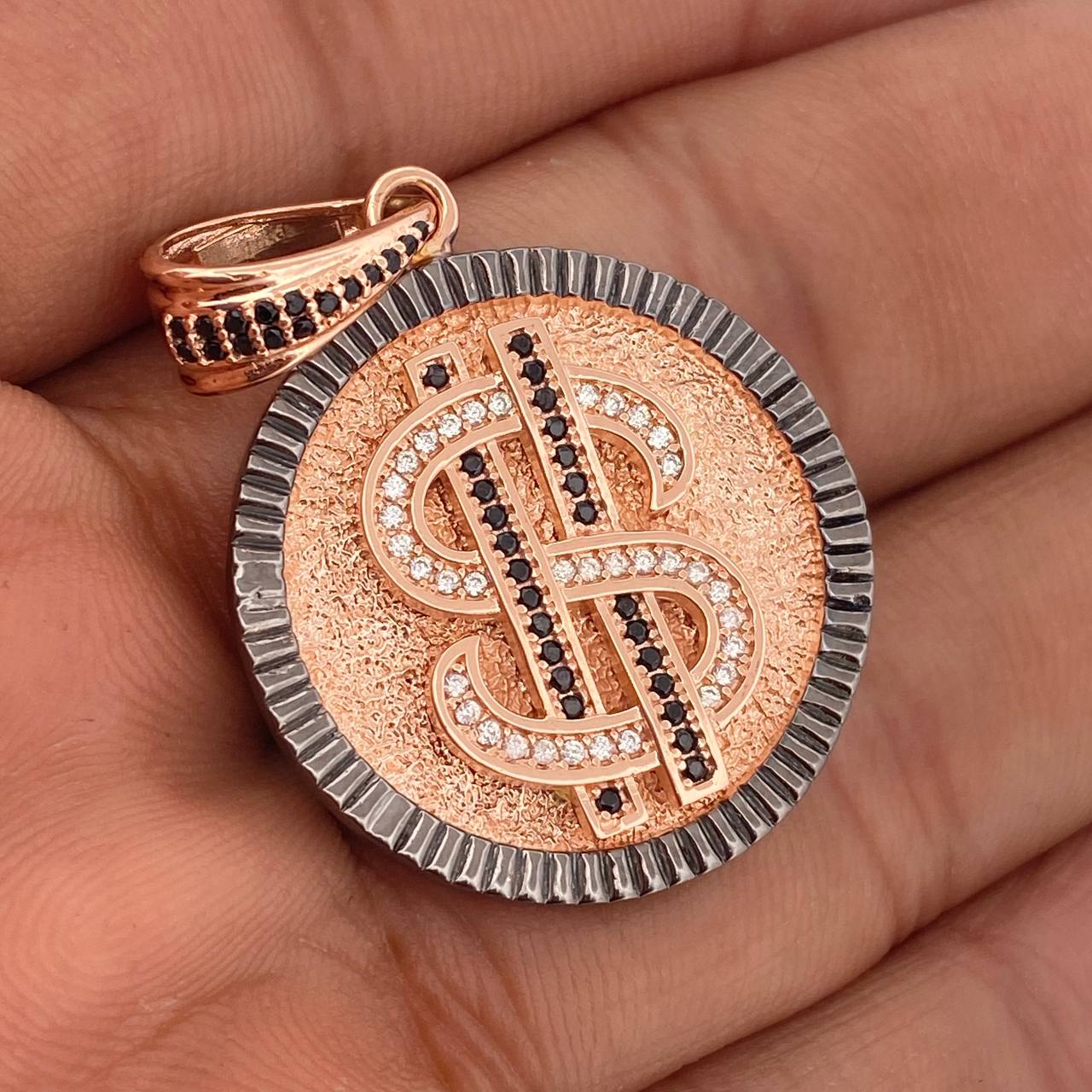 Dije Signo Peso 8.35gr / 4.2cm / Dos Oros Negro Rosa 18K %