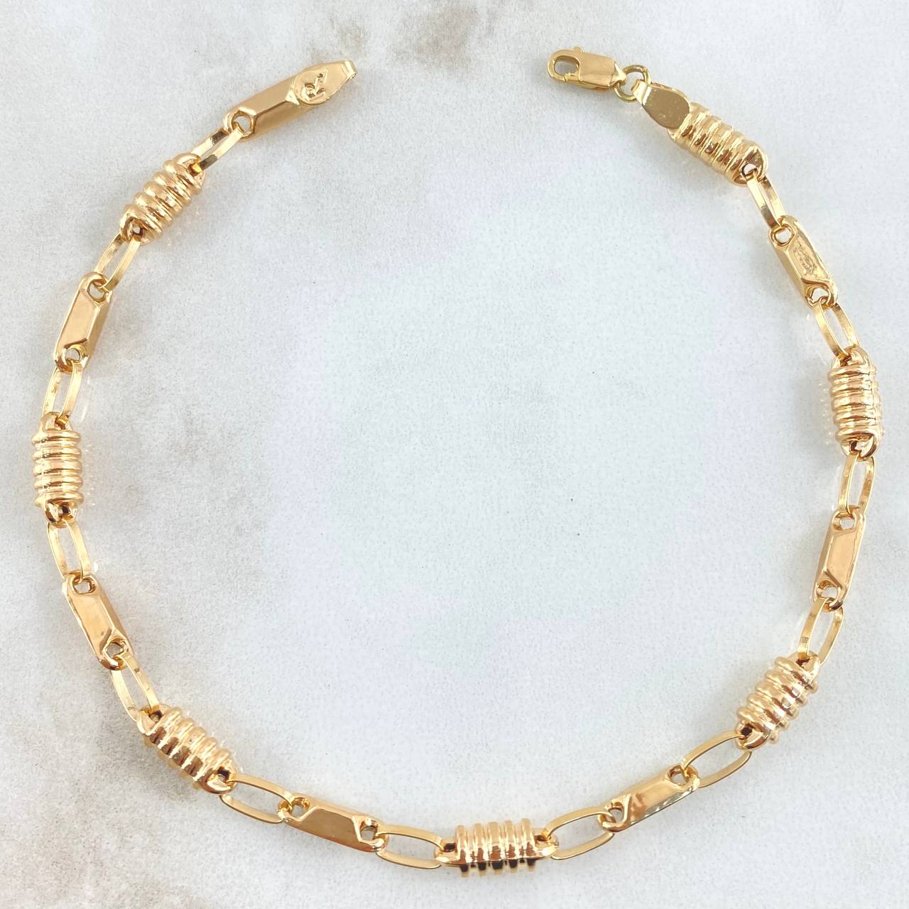 Pulso Rustico Adije 4.75gr / 21.5cm / 4.2mm Rayado Oro Amarillo 18K *