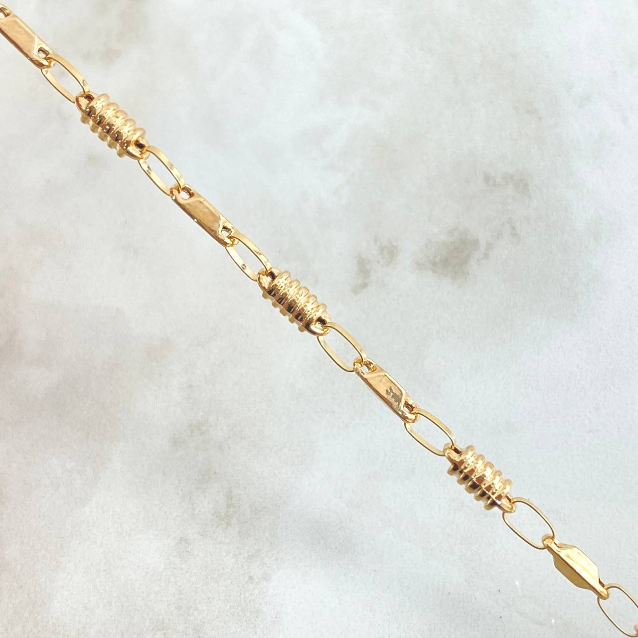 Pulso Rustico Adije 4.75gr / 21.5cm / 4.2mm Rayado Oro Amarillo 18K *