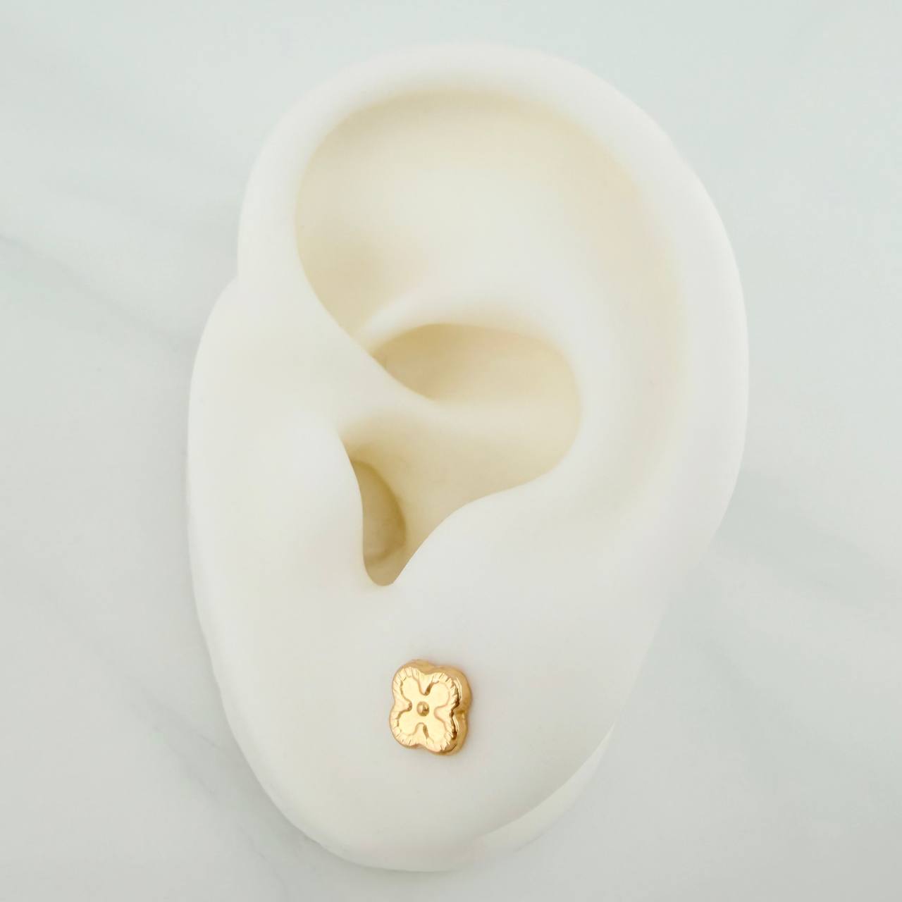 Topos Trebol 0.65gr / 4.5mm Oro Amarillo 18K &