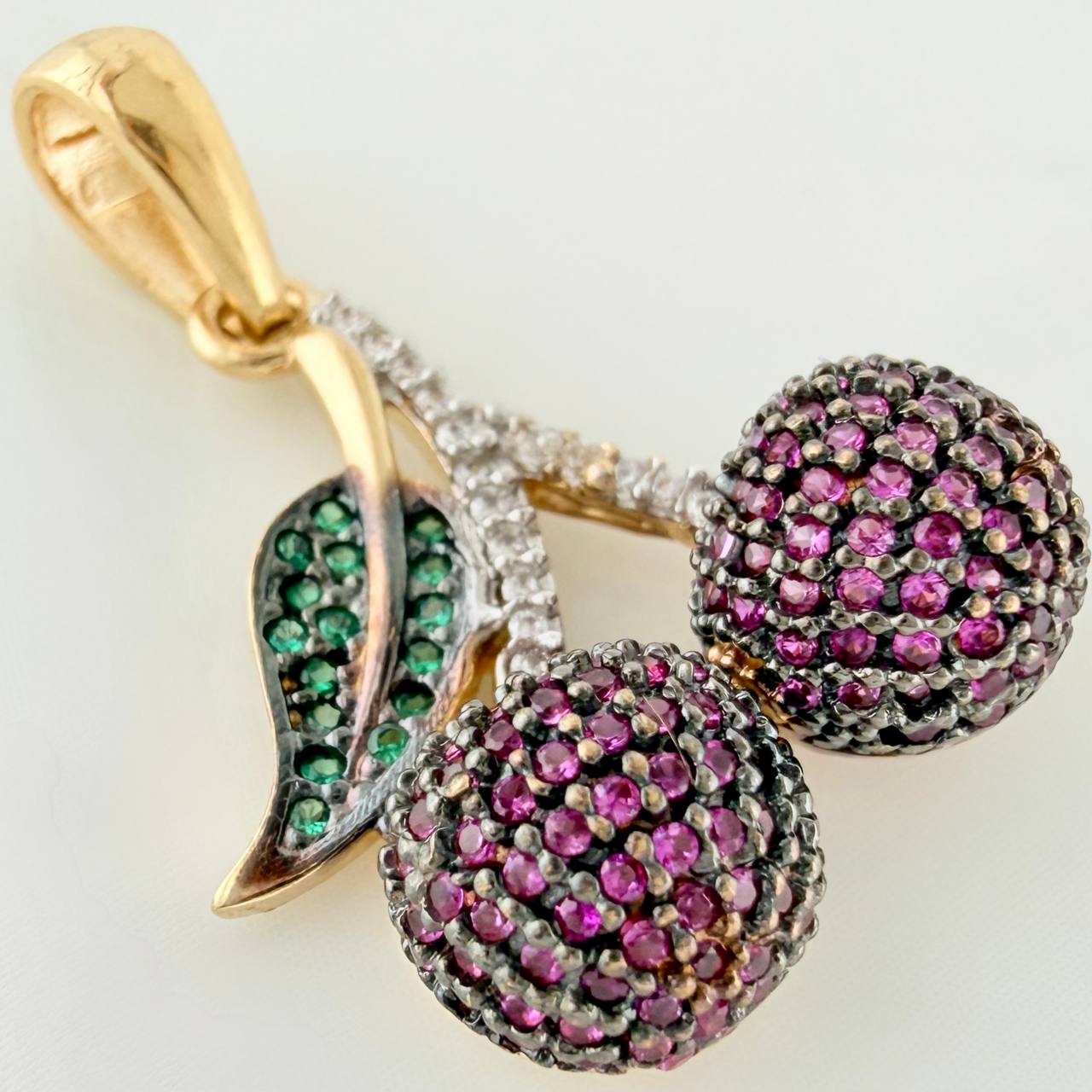 Dije Cerezas 3.15gr / 2.5cm / Tres Oros 18K