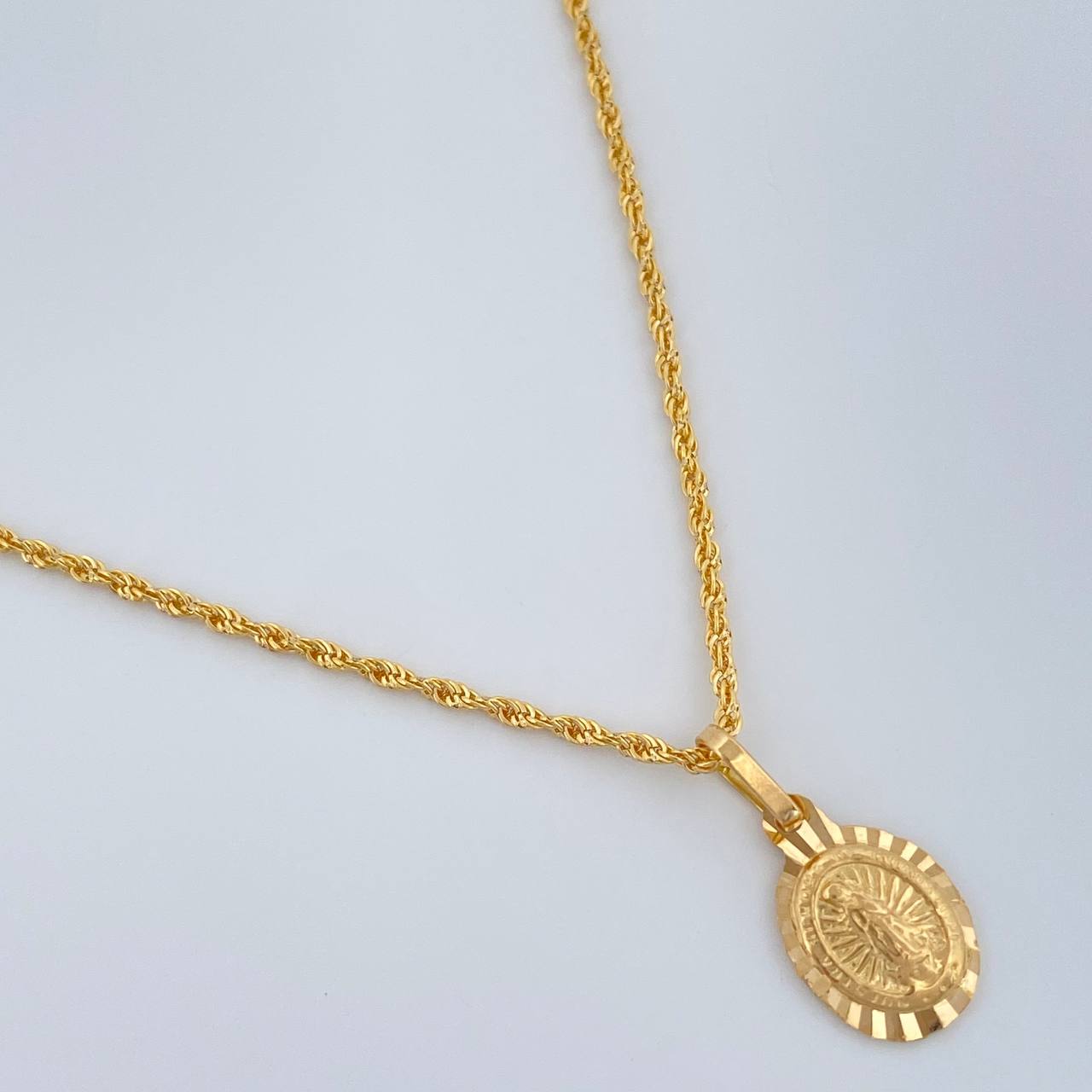 Set Cadena y Dije Lazo + Virgen Guadalupe 1.6gr / 40.5cm / 0.85mm Oro Amarillo 18K (Oferta) %
