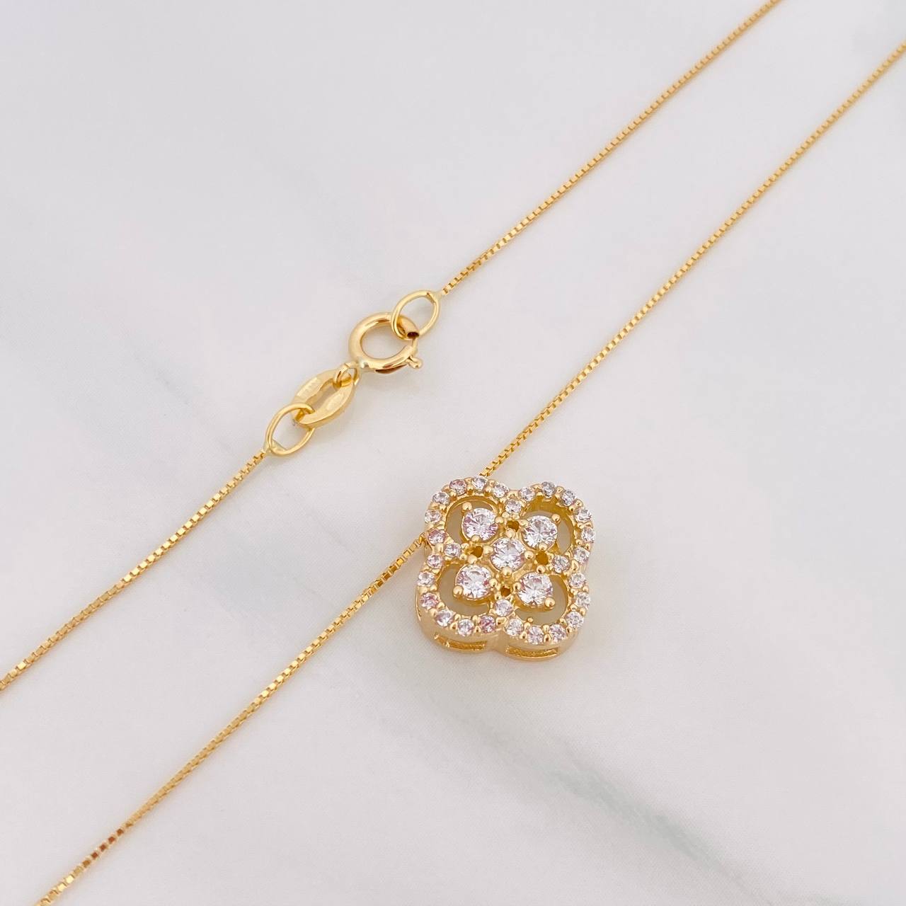 Set Cadena Veneciana + Dije Trebol / 2.55 g / 45.4 cm Oro Amarillo 18K